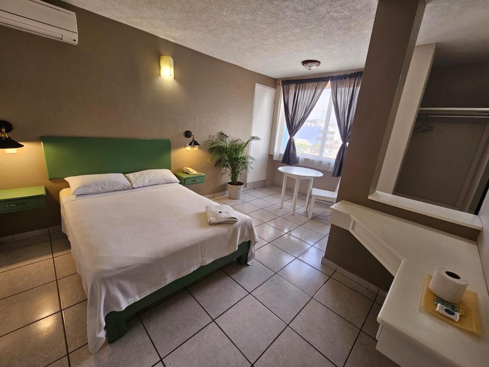 Hotel Punto Poza Rica エクステリア 写真