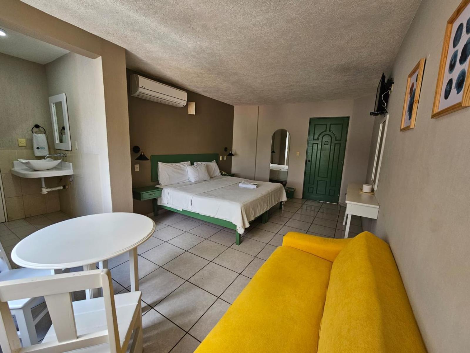 Hotel Punto Poza Rica エクステリア 写真
